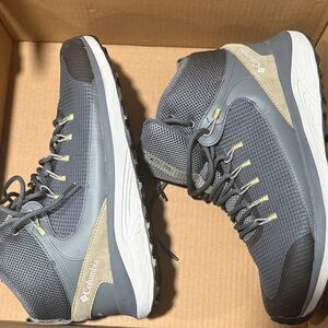 Columbia Men's Gray and Tan Athletic Shoes
